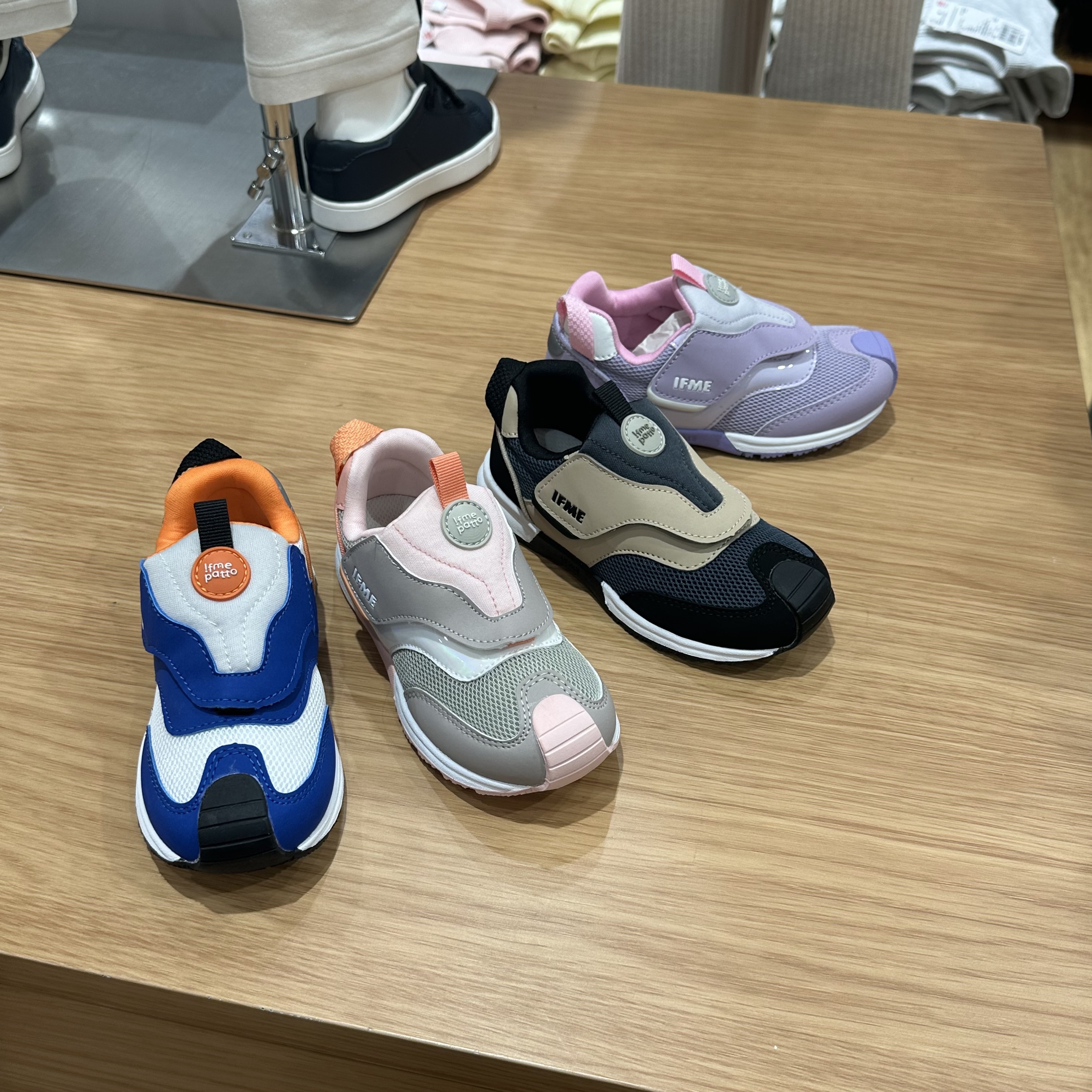 强推 开学刚需系列 2025春秋IFME联名款男女童网面透气防滑运动鞋