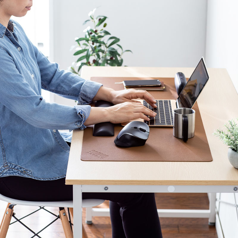 JAPAN SANWA SUPPLY OVERSIZED SPLASH-PROOF AND WEAR-RESISTANT LEATHER DESKTOP PAD COMPUTER MOUSE PAD IS FASHIONABLE AND SILKY