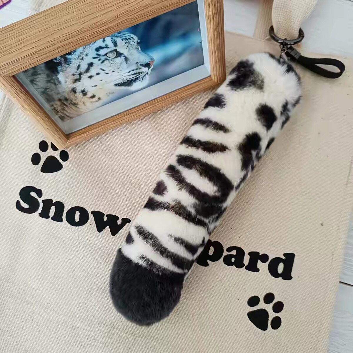 西野雪豹荒漠猫大号款毛绒尾巴包挂饰钥匙扣