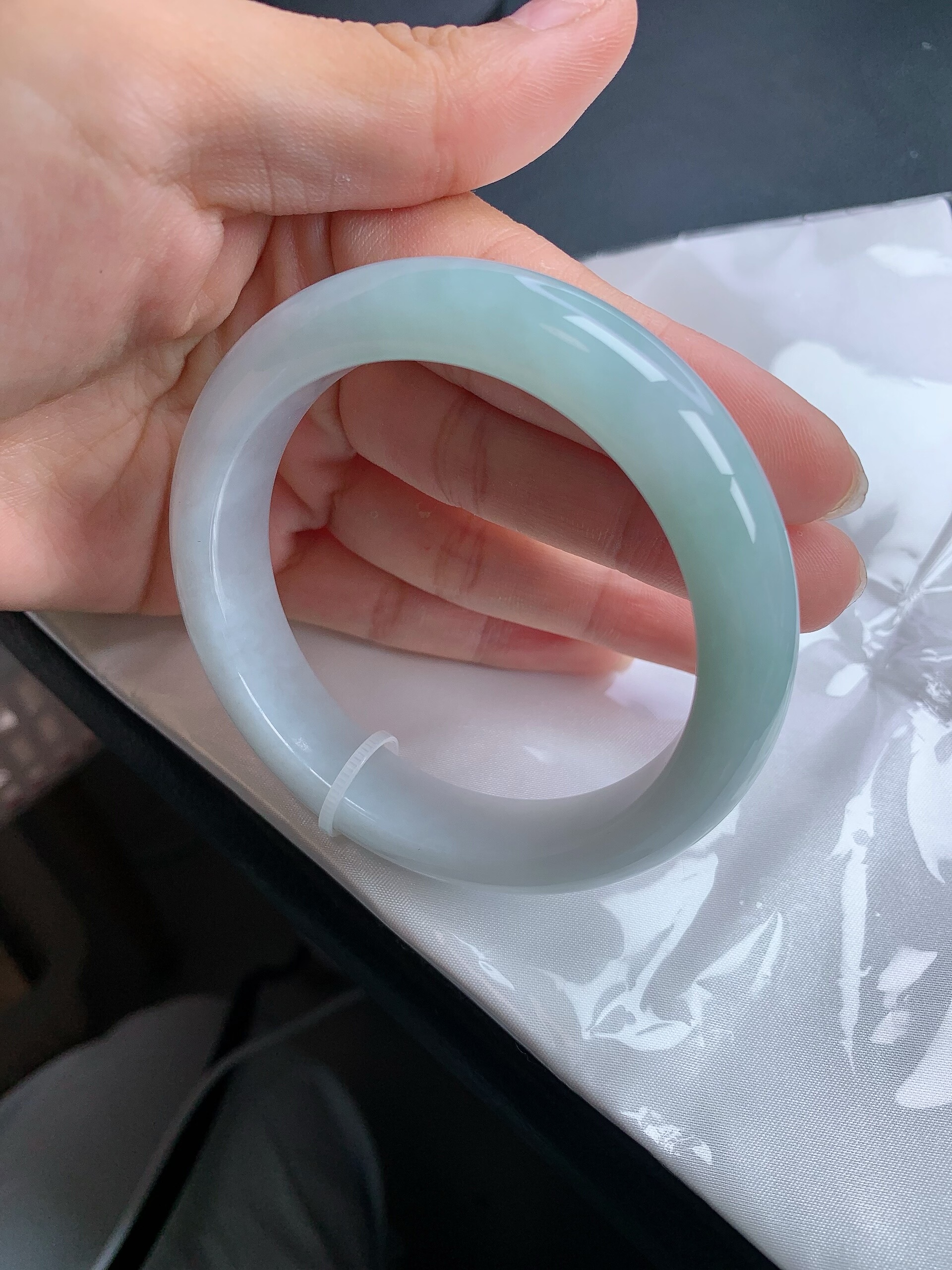 缅甸天然a货翡翠57圈口蓝底手镯