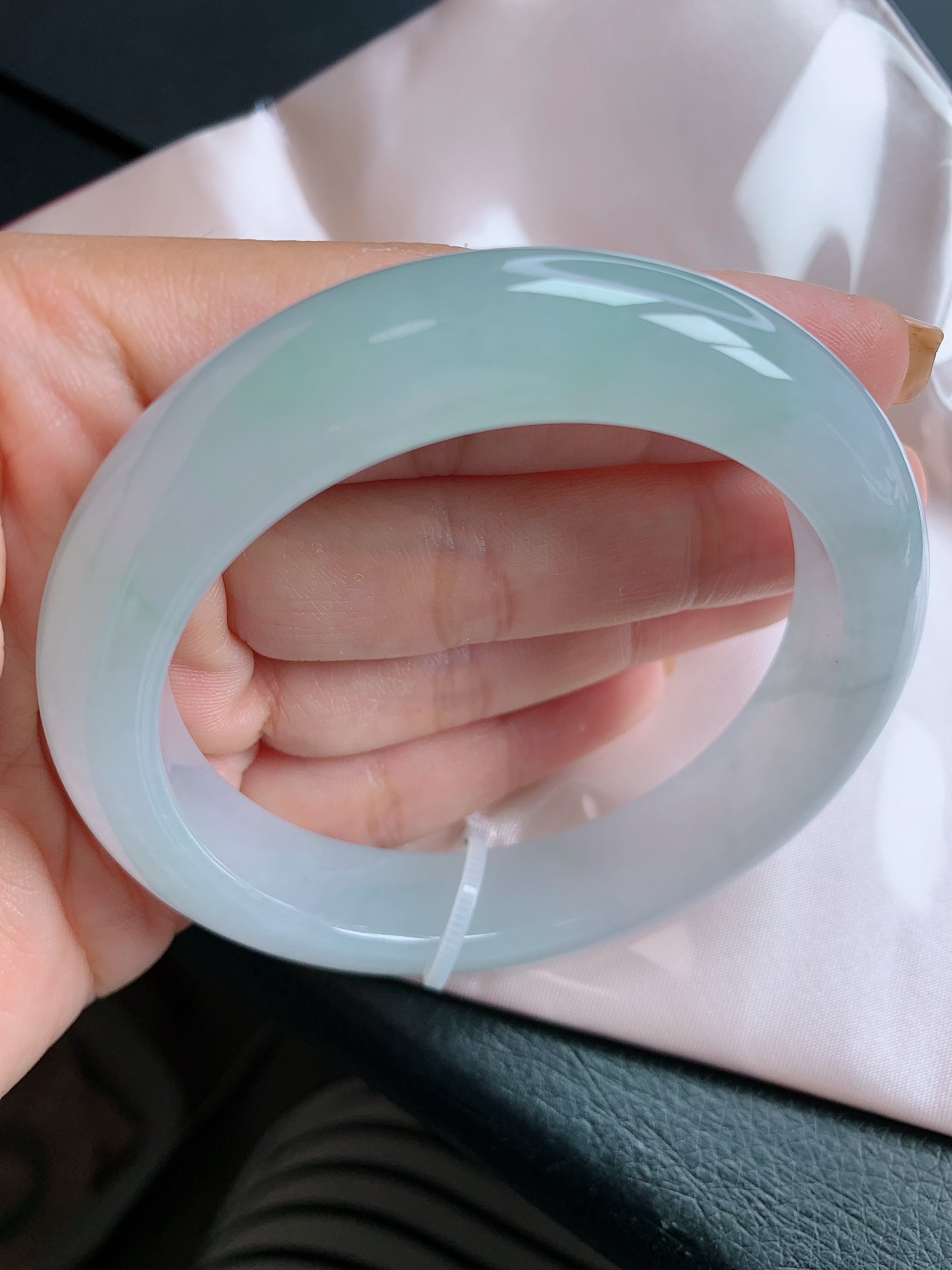 b缅甸天然a货翡翠56圈口冰胶润底手镯