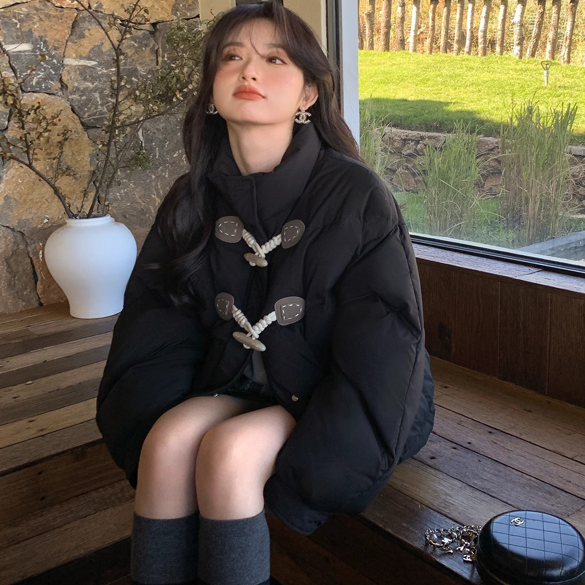 2025新秋冬牛角扣羽绒服女短款小个子设计感白鸭绒立领面包服外套
