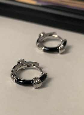 ins黑色圆圈耳环小众设计甜辣女生金属耳圈简约百搭气质通勤耳钉