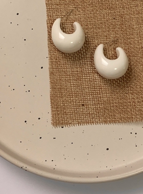 港风奶白水滴耳坠法式高级感纯欲耳钉小众复古温柔气质耳饰s925银