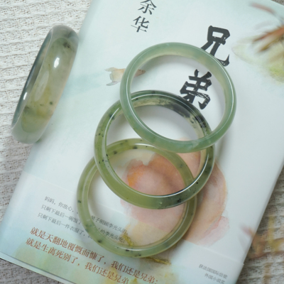 天然岫玉手镯女款葡萄肉冰种正品青晴水色扁条翡翠和田玉真玉镯子