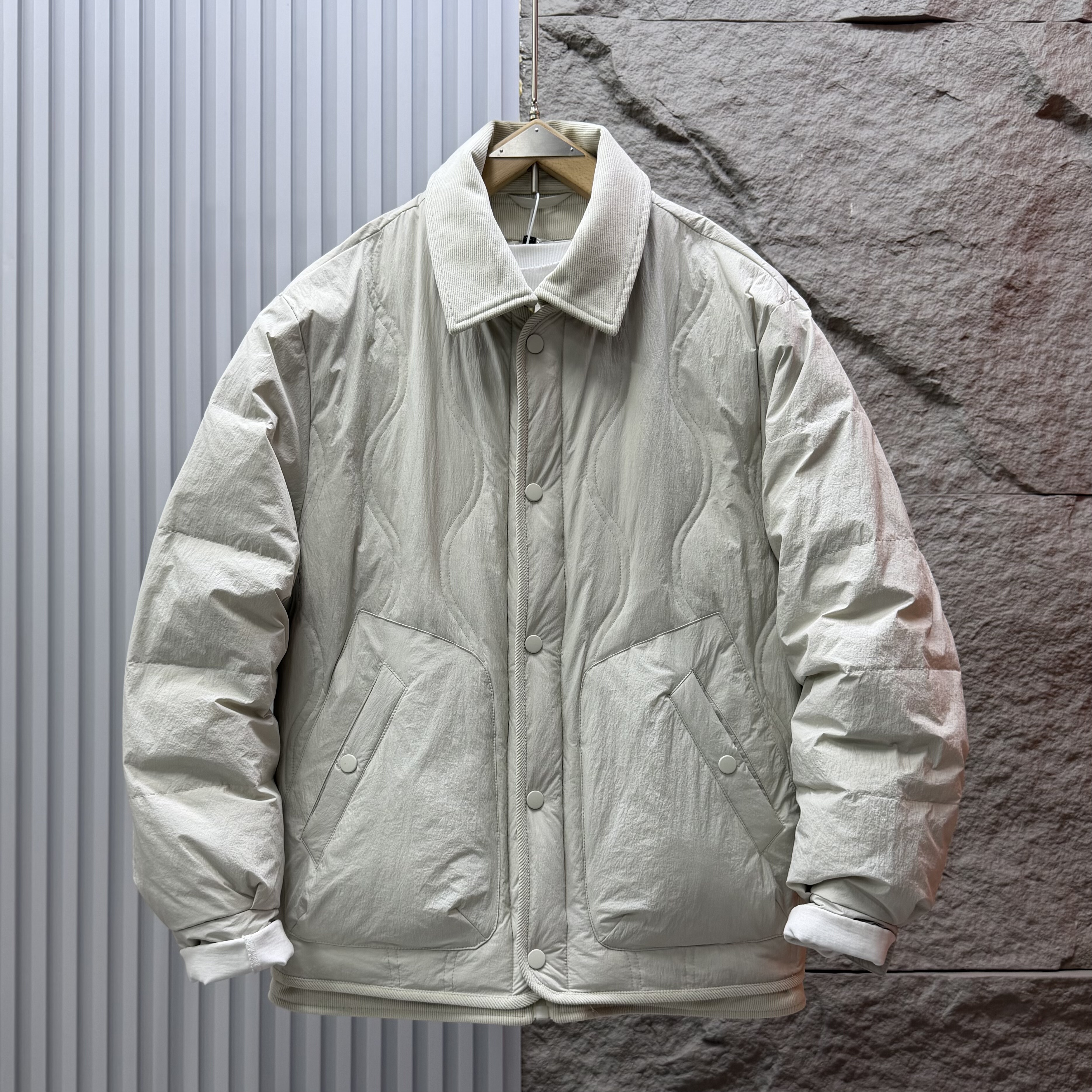 冬季新款翻领拼接保暖羽绒服