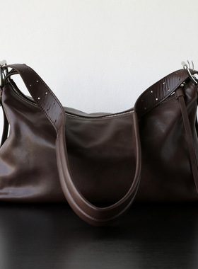 轻奢小众极简植鞣牛皮hobo腋下慵懒真皮法棍包通勤单肩斜挎包