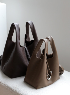 休闲简约松弛感羊皮菜篮子水桶包百搭手挽斜挎单肩通勤真皮女包