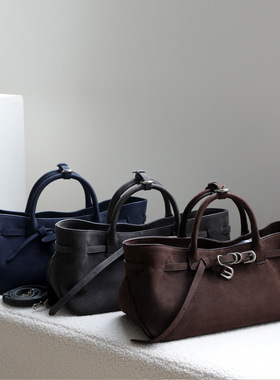 秋冬小众设计麂皮通勤包复古皮带装饰头层牛皮大容量手提包单肩包