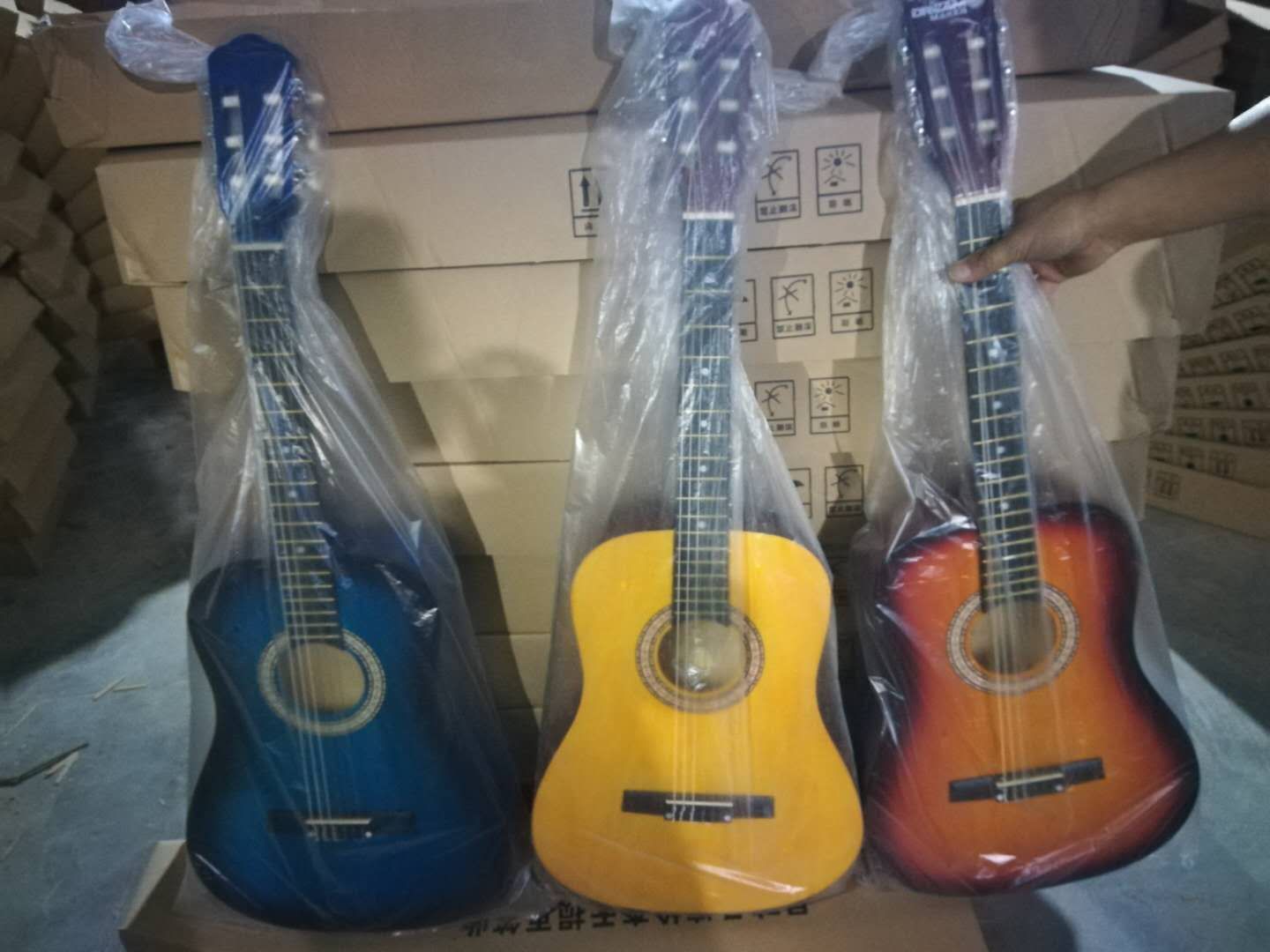 38寸古典吉他批发 最适新手练琴  橘黄色19 支 全新未拆在类目 乐器/吉他/钢琴/配件, 西洋乐器, 西洋弦乐器, 吉他-民谣吉他中 - 来自Buy2taobao.com提供专业的淘宝代购服务