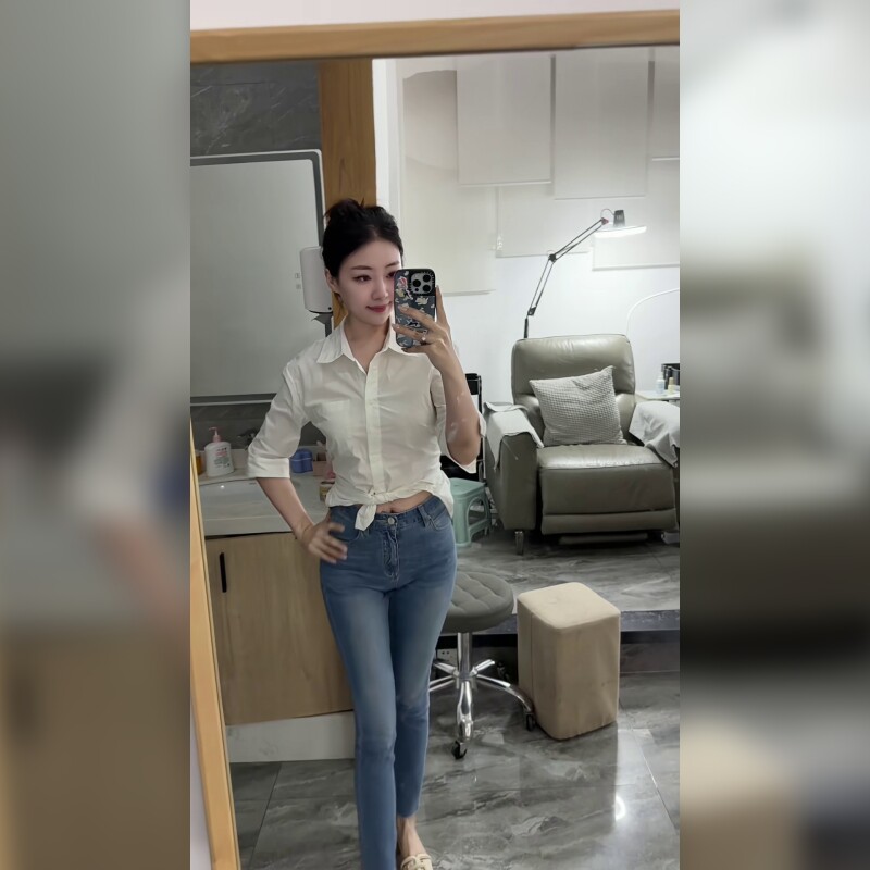 时尚低腰牛仔裤修身铅笔裤常规版型展现优雅气质的百搭牛仔长裤