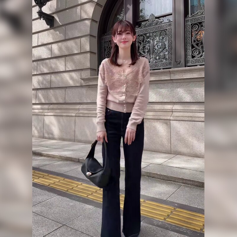 韩版高腰微喇黑色显瘦牛仔裤女