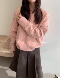 2026秋冬新款女韩版宽松时尚甜美小清新勾花针织开衫百搭休闲毛衣