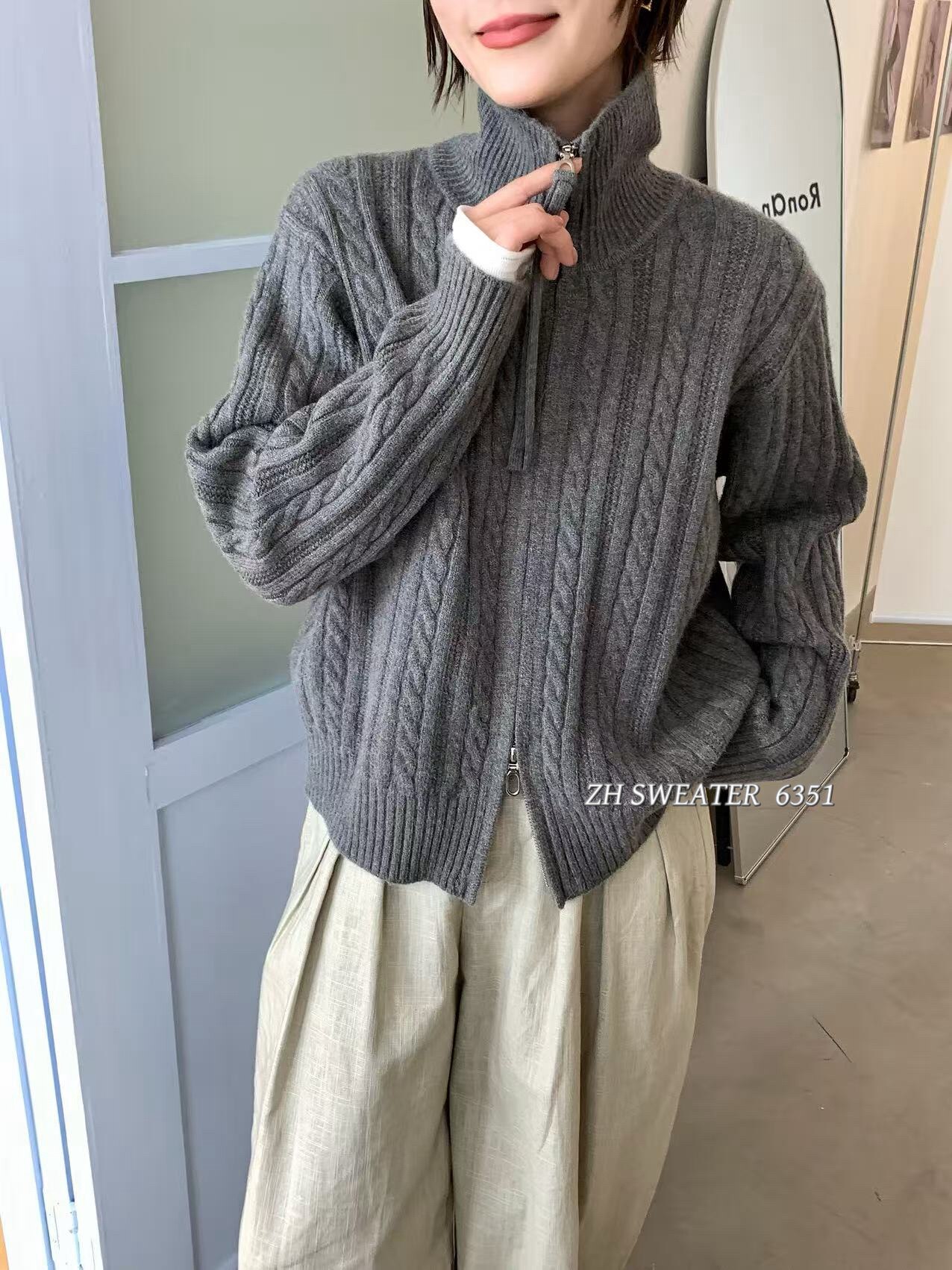 秋冬新款女韩版宽松时尚麻花立领针织开衫百搭休闲双拉链毛衣外套
