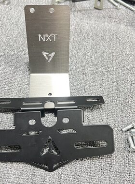 适用小牛24款25款NXT全系大师版车牌架牌照框投影灯上移支架加强