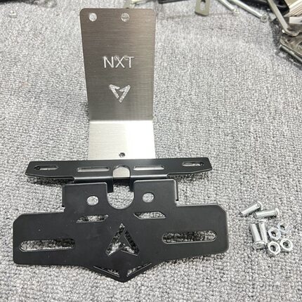 适用小牛24款25款NXT全系大师版车牌架牌照框投影灯上移支架加强