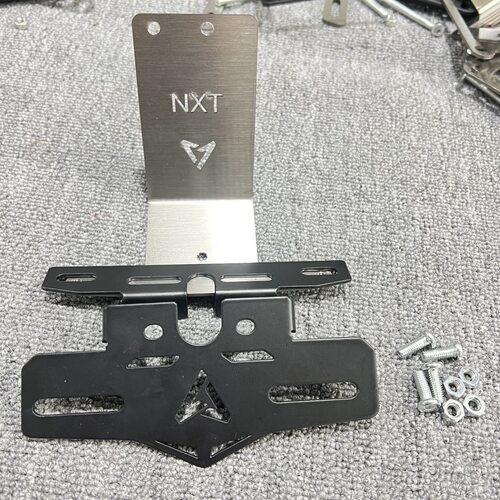 适用小牛24款25款NXT全系大师版车牌架牌照框投影灯上移支架加强