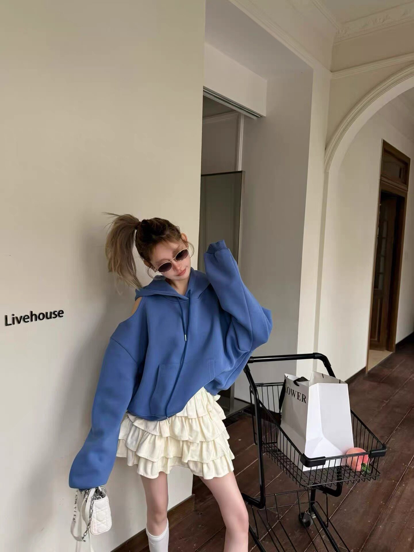 2026春新款韩版宽松休闲百搭连帽漏肩卫衣女短款外套上衣