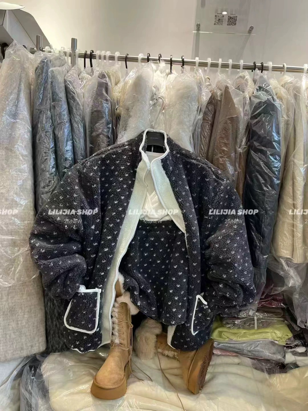 美式摇粒绒羽绒外套女冬加厚保暖软糯拉链上衣短裙两件套