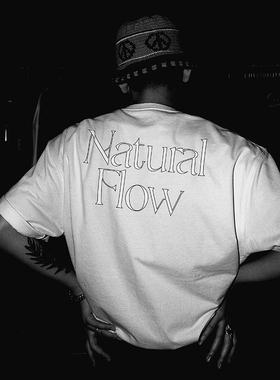 SUPERTOFU 主题图案 细节唛头 简约风格 短袖T恤