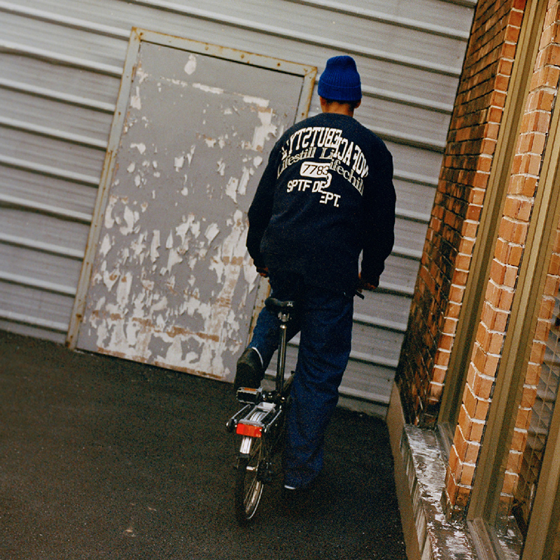 复古错位拼接加绒圆领卫衣