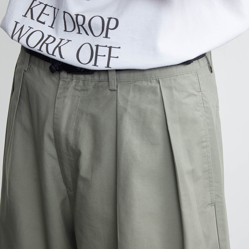 复古休闲双褶宽松短裤