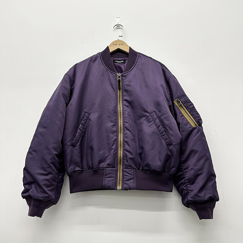 撞色细节点缀短宽版型飞行夹克