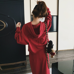 本命年ootd穿搭红色卫衣套装女春秋2025超火休闲运动长裙子两件套图片