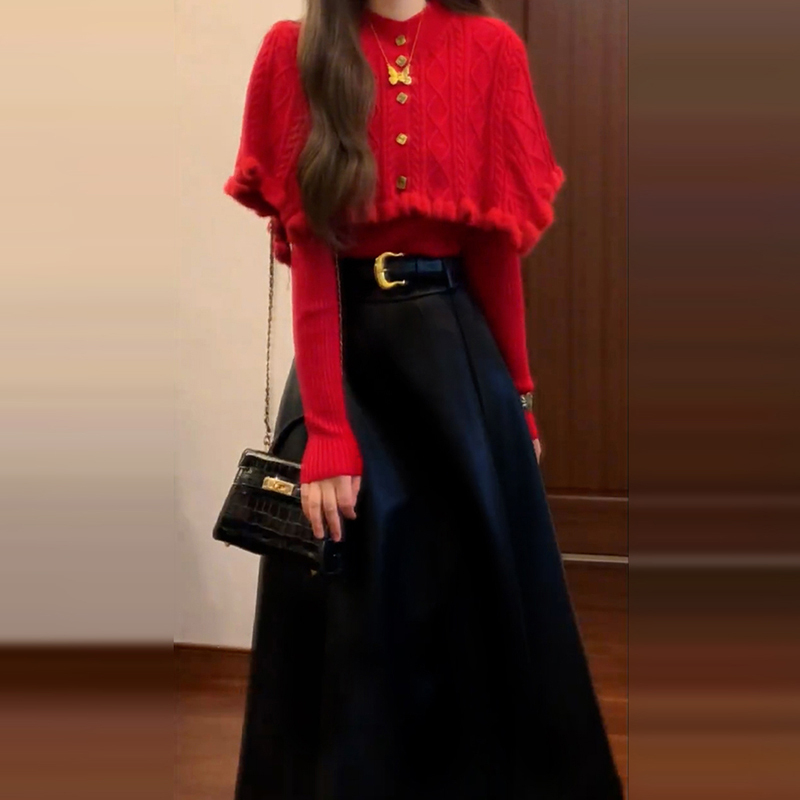 过年红色斗篷毛衣连衣裙子女秋冬2025新款新年战袍高级感超火套装