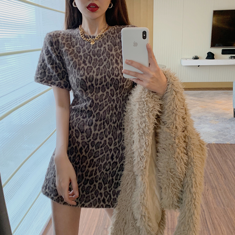 Real price leopard print dress 2020 new autumn and winter thickened waist shows thin temperament