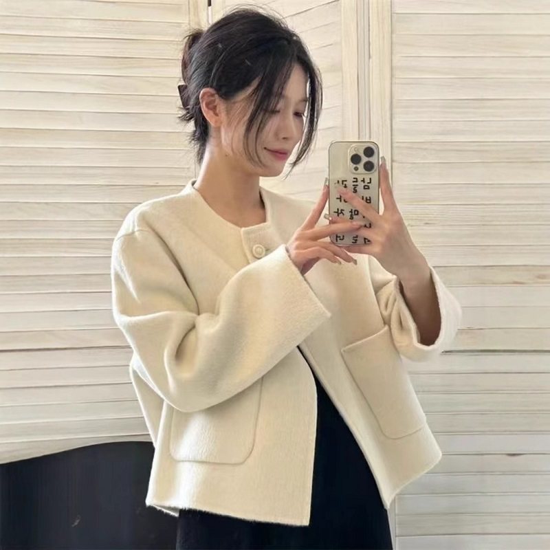 无领宽松两粒扣毛呢大衣女装，券后58元真香