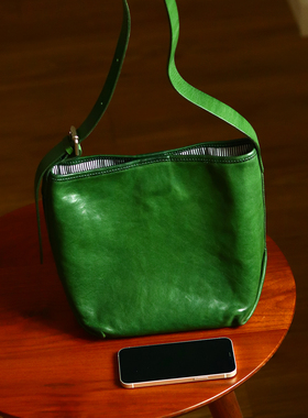 peshawar | 轻奢绿色森系植鞣牛皮水桶包女士真皮手工复古斜挎包