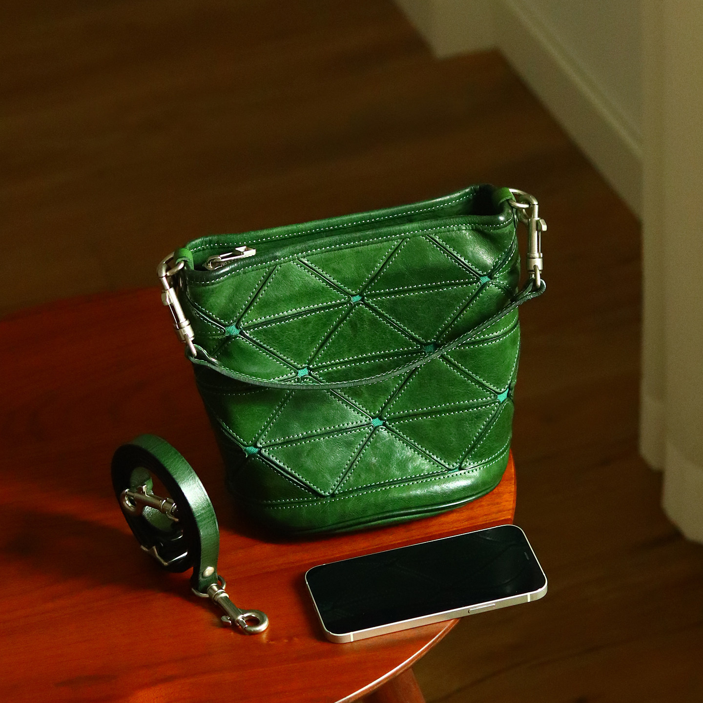 peshawar | 小众森系轻奢单肩水桶包女式墨绿色拼接小挎包手提包,箱包皮具/热销女包/男包,水桶包,淘宝优惠券,粉丝福利购,淘宝优惠卷