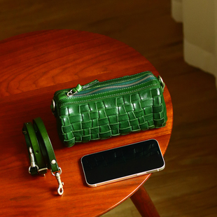 小挎包 编织牛皮圆筒包女士小众绿色真皮夏季 peshawar 度假风格