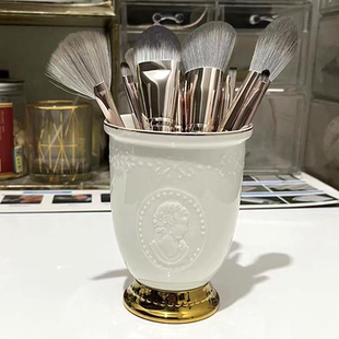 贵族浮雕肖像化妆品刷筒美妆陶瓷收纳桶化妆刷桶笔刷筒桌面收纳盒