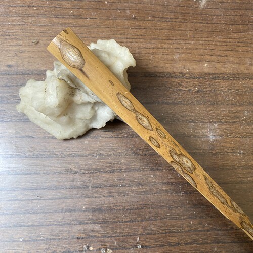 P18特价8寸18方，排口1.8古方头梅鹿竹折扇刮棱刮宓贴梁白花老料