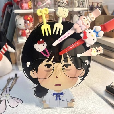 办公桌好物女生工位桌面改造神器置物架解压小摆件发夹收纳眼镜架