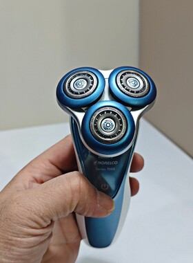 飞利浦S7000电动剃须刀