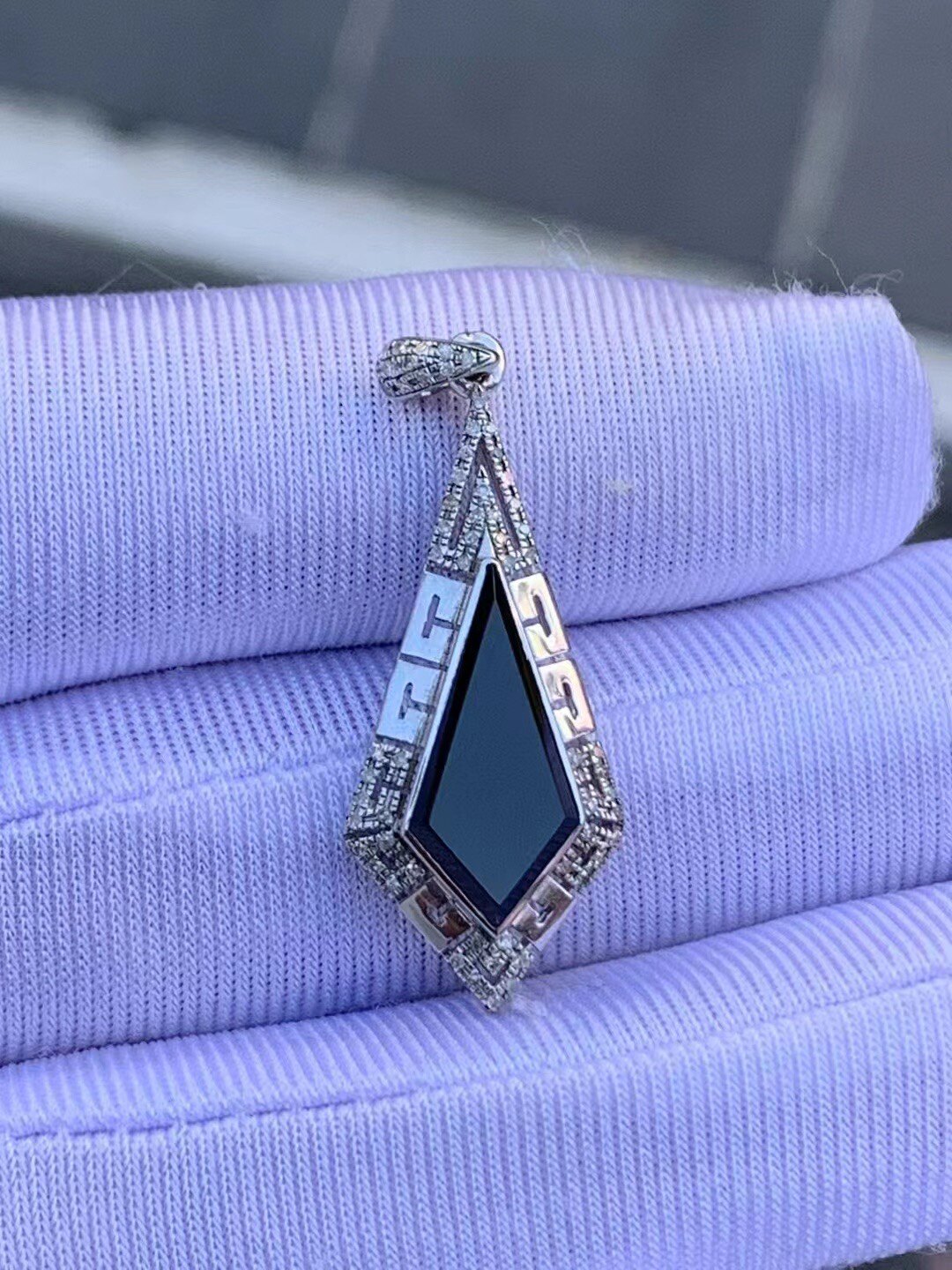 凝墨家天然缅甸翡翠18k白金镶嵌冰种墨翠菱形女士吊坠