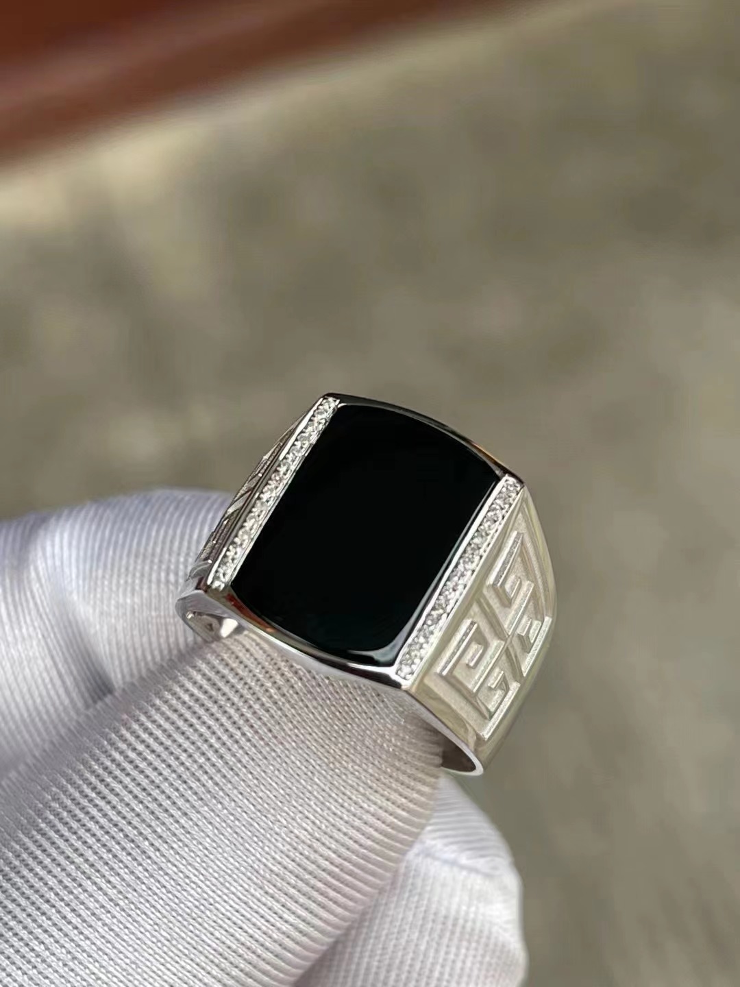 18k白金镶嵌墨翠马鞍竖镶男士戒指白金黄金玫瑰金个性定制翡翠