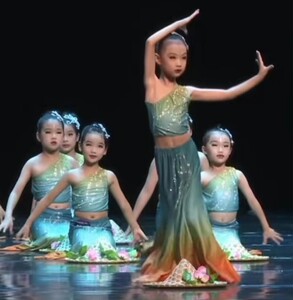 傣族舞蹈服装儿童女西双版纳孔雀舞鱼尾裙傣笠演出服装少儿群舞蹈