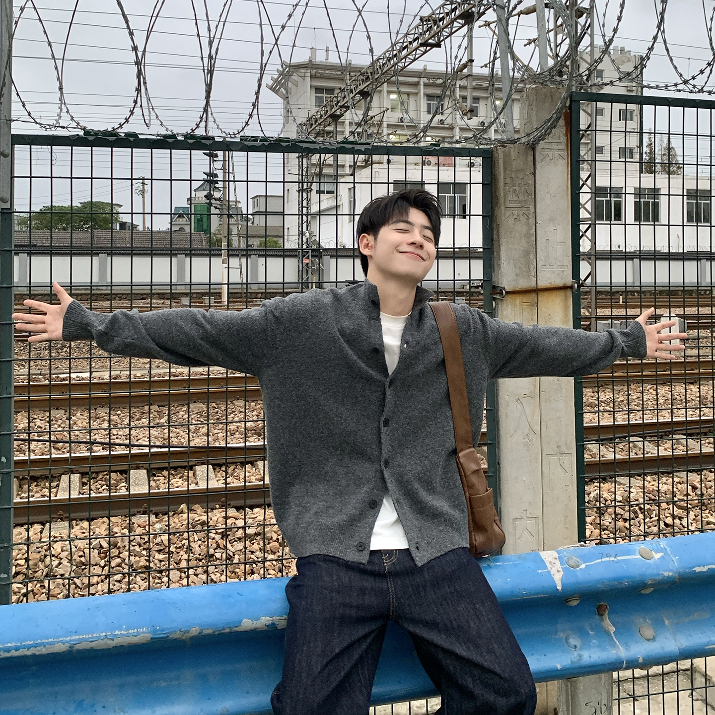 半高领纽扣开衫羊毛毛衣男2025新款秋冬季宽松保暖内搭针织衫外套