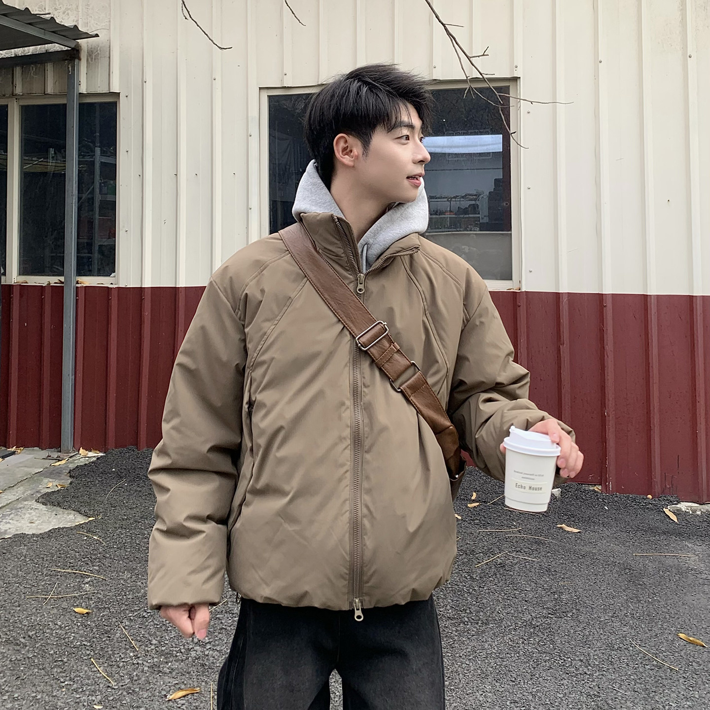 卡其色高充绒量加厚羽绒服男生冬季立领日系复古轻薄羽绒外套男