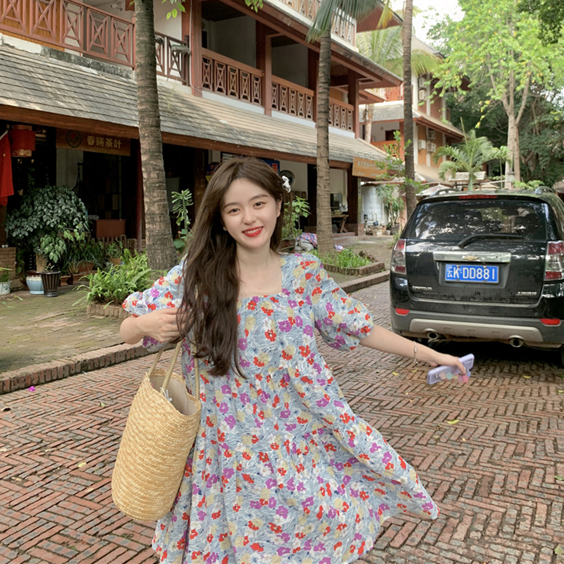 Real French idyllic floral dress with loose square collar