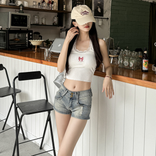 奈蓝色美式复古铆钉牛仔短裤女2026新款春季低腰显瘦超短辣妹热裤