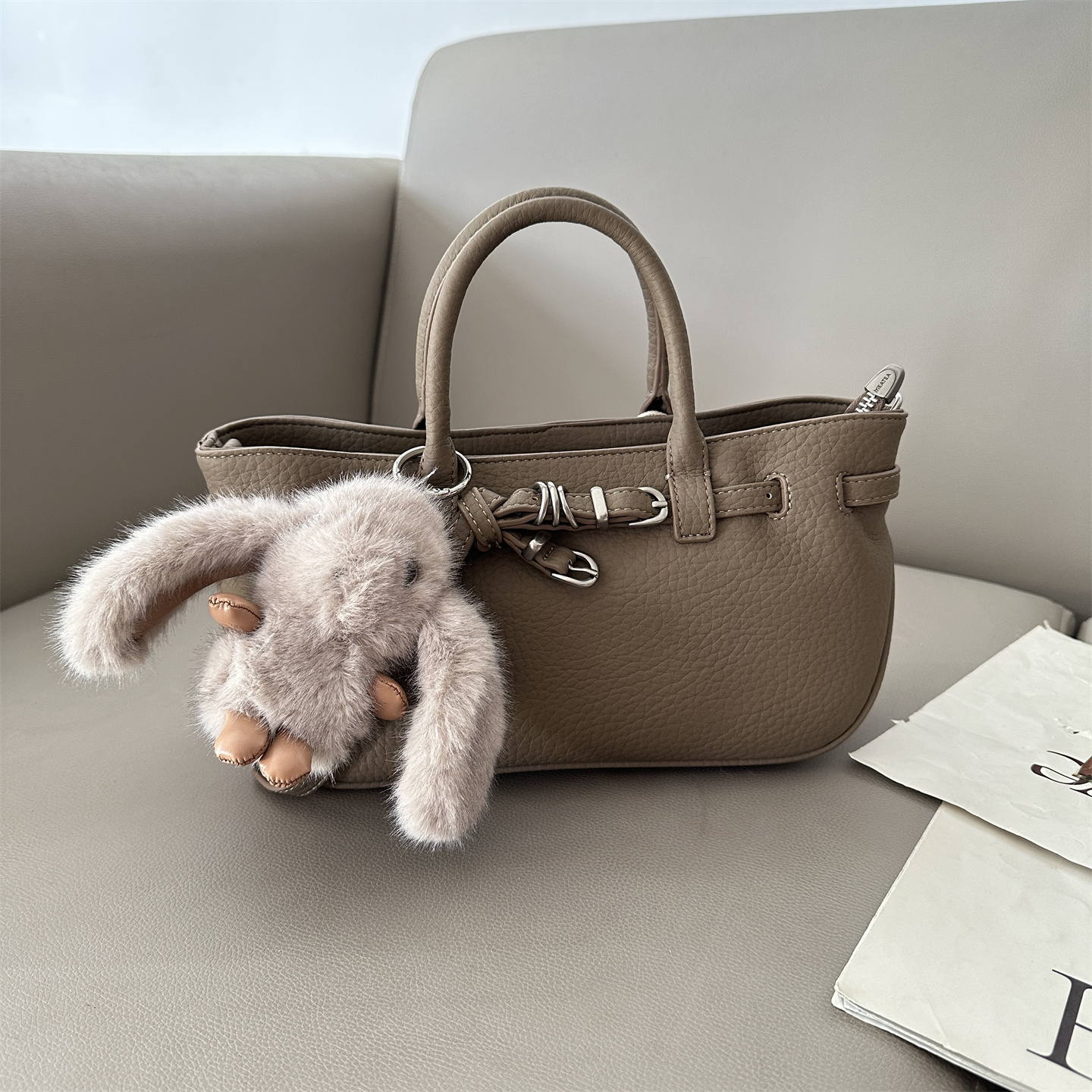 MEATEA美缇质感软面托特包女轻奢质感金属扣环手提包兔子菜篮子包