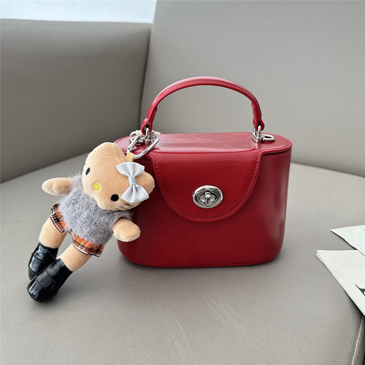 小众轻奢贝壳包红色锁扣手提包百搭迷你斜挎包休闲简约医生箱子包