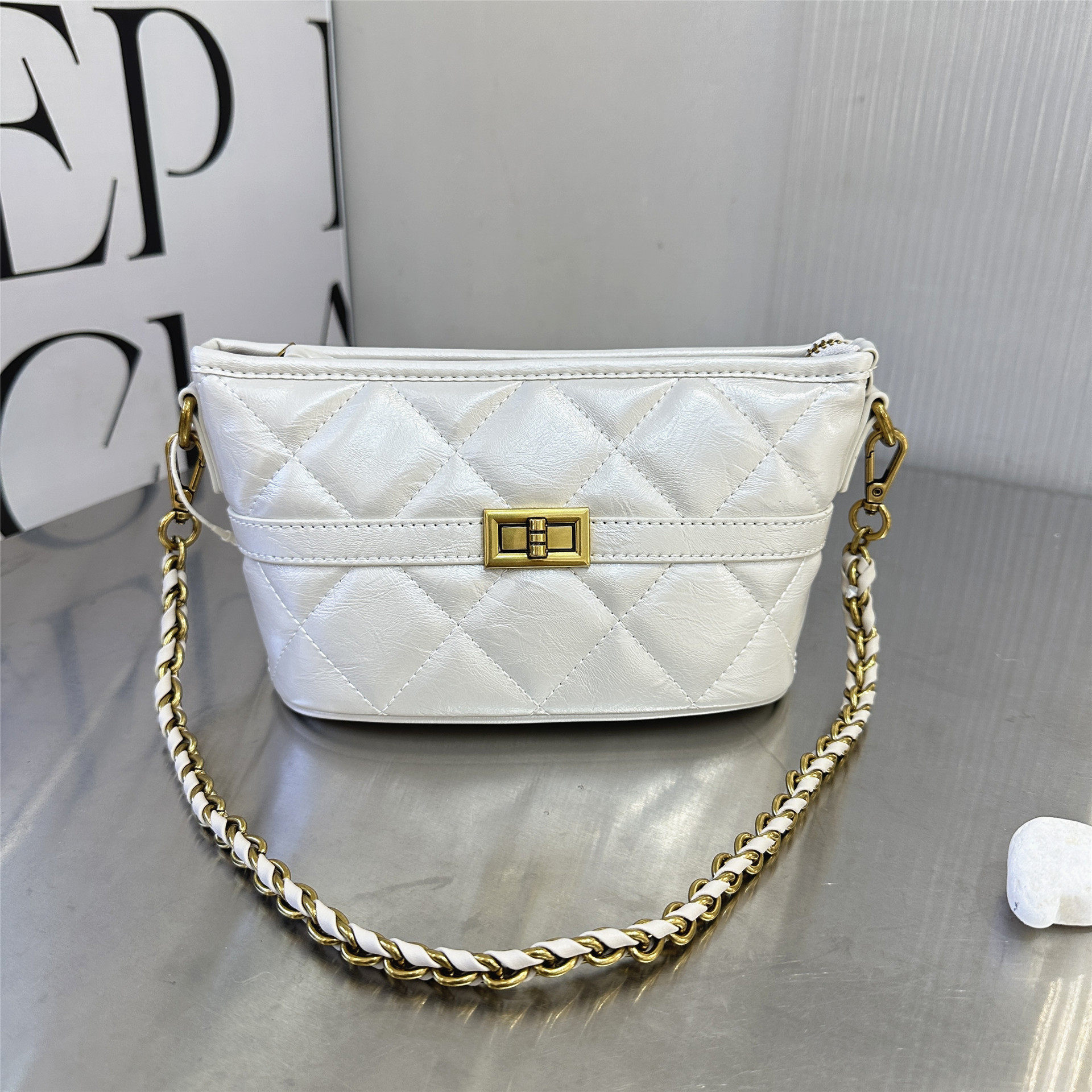 同丰上新2026小香风菱格链条包女白色迷你斜挎包高级感时尚元宝包