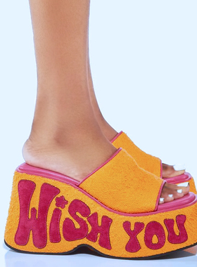 黄色坡跟增高凉拖鞋女娃同款夏季新款小个矮子乐超高厚底松糕鞋子