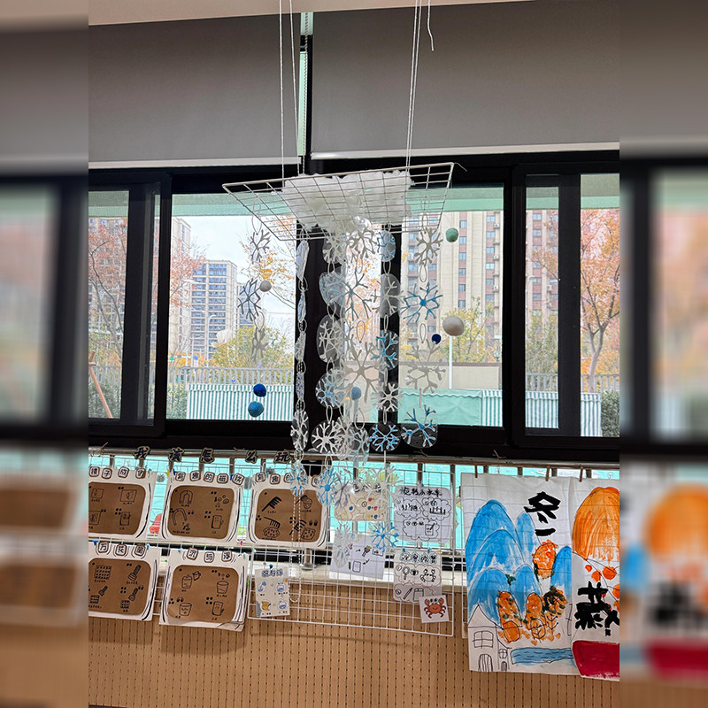 冬天装饰幼儿园环创雪花片圆形塑料片网格架吊饰挂饰美工区材料包